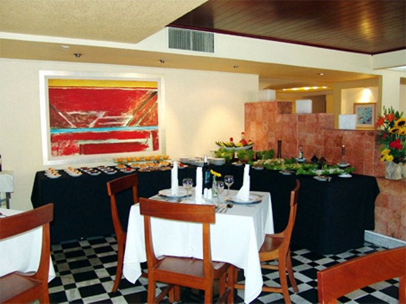 Exe Suites San Marino Mexico City Restaurant photo